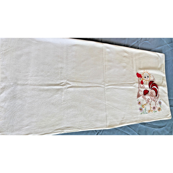 Vintage 1940s-50 SUNSHINE ROOSTER Hand-Embriodered Appliqué Tablecloth 36"x 34" - Picture 10 of 10